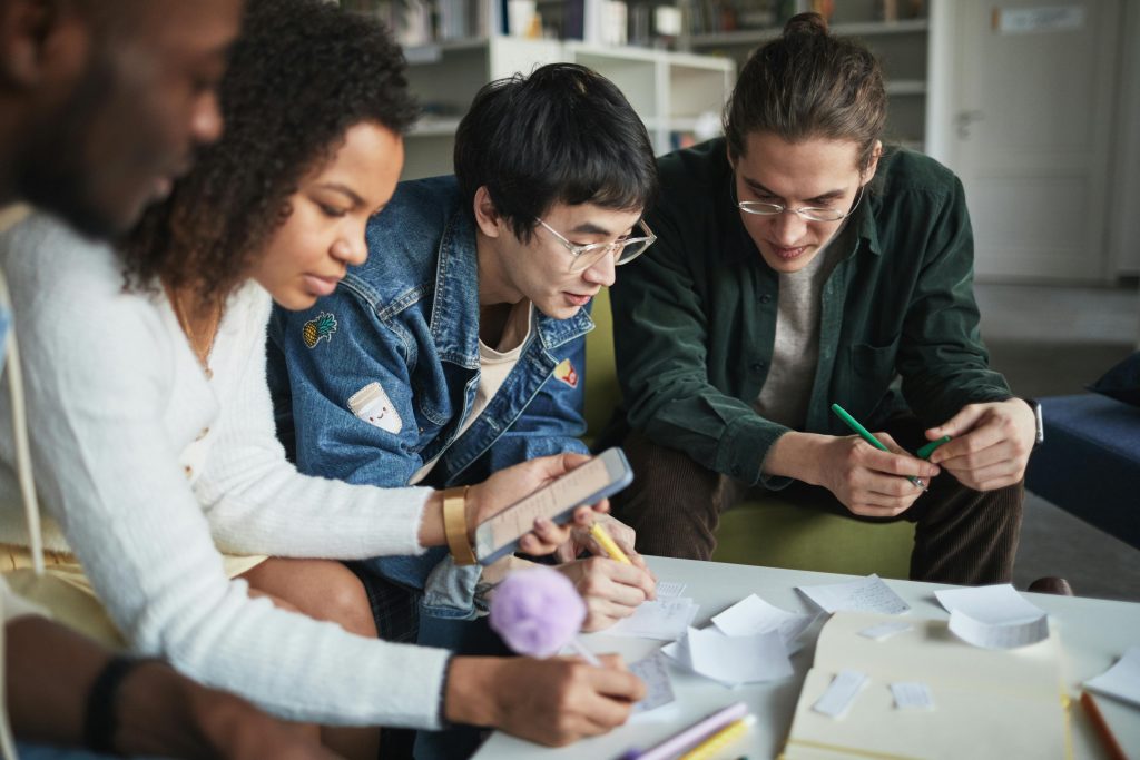Millennials - Cân bằng giữa hoài bão và thực tế