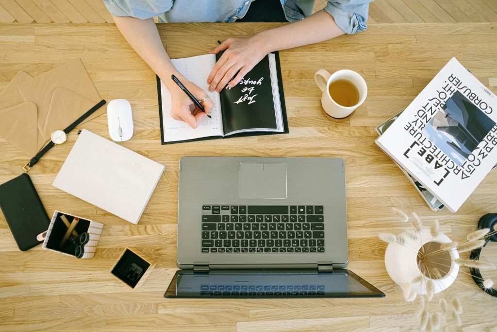 Viết nhật ký phản tư (Reflective Journaling)