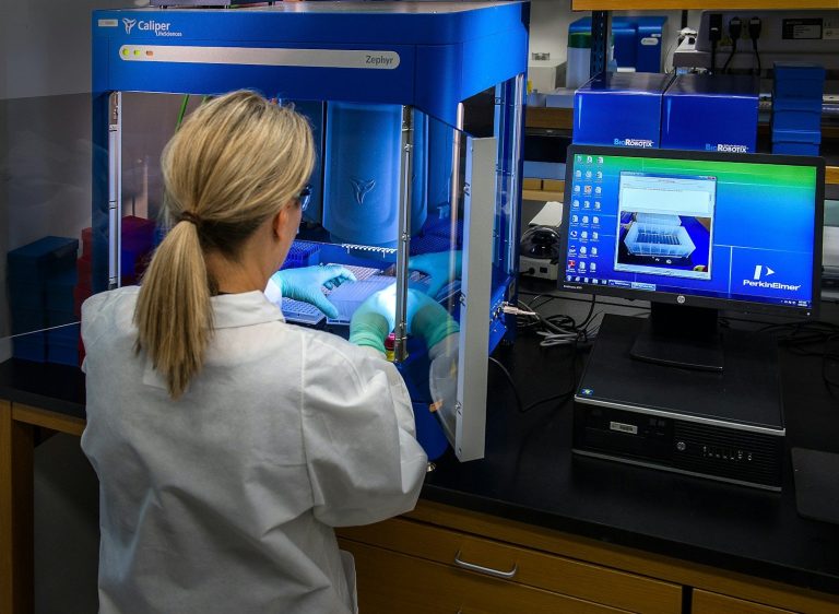 Quy trình vận hành phòng lab y khoa tương thích chuyển đổi số