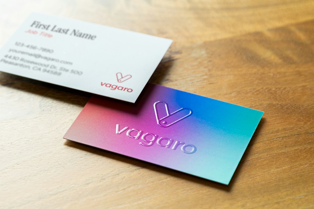Bộ nhận diện thương hiệu gồm logo, namecard, đồng phục