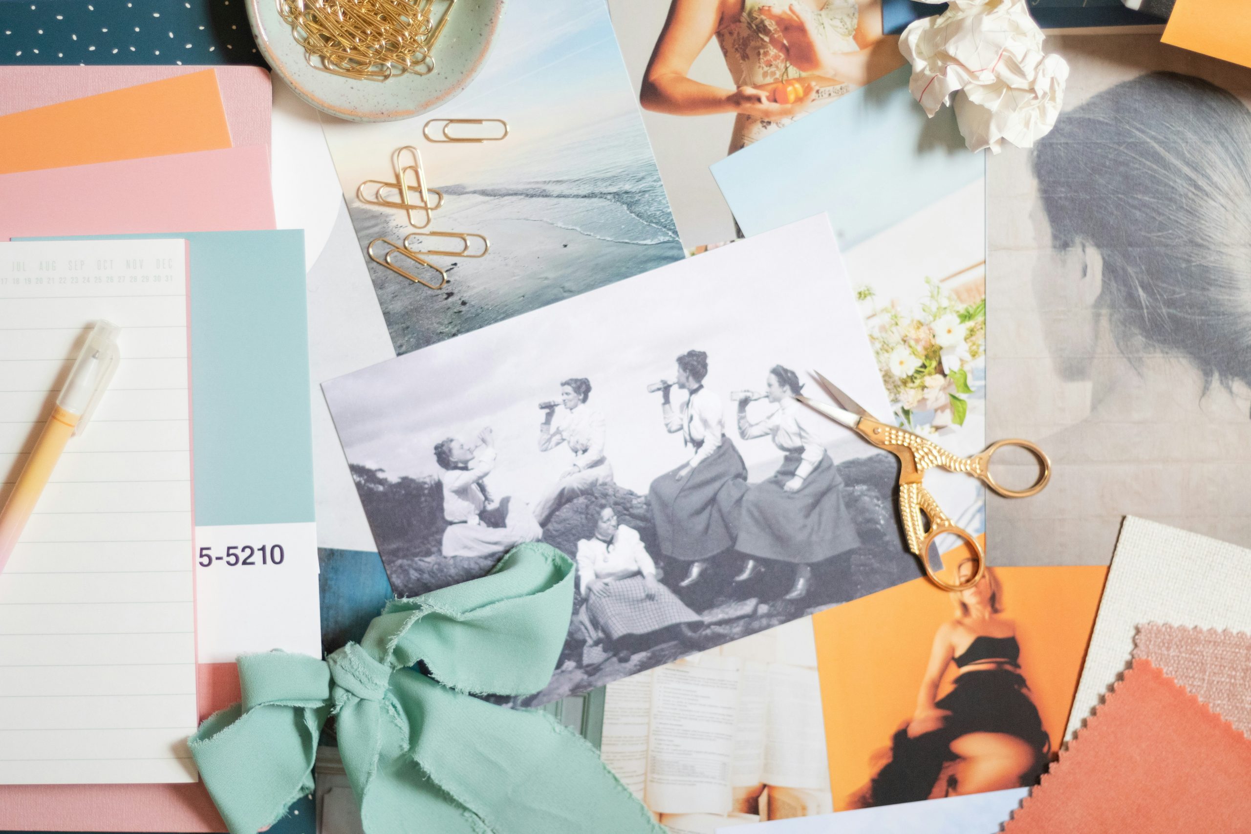 Bảng moodboard định vị thương hiệu